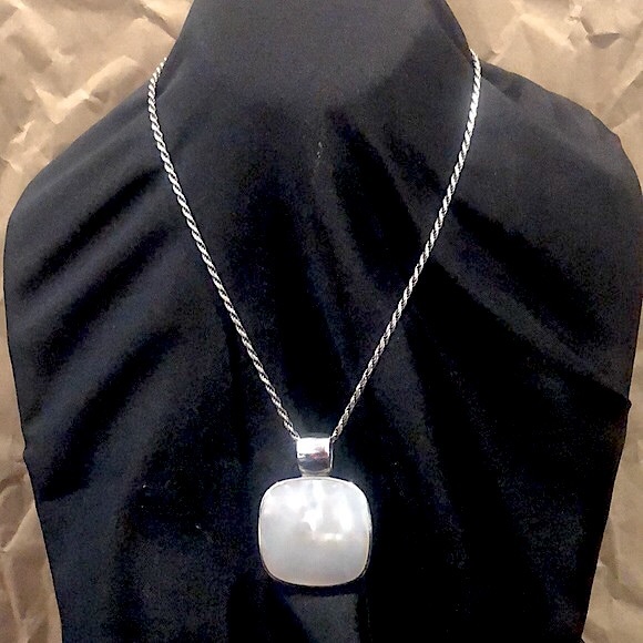 STERLING SILVER MOTHER OF PEARL Cabochon Pendant and Twisted Rope Necklace - Picture 7 of 12